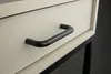 Eleganter schwarzer Möbelgriff aus Kunststoff, 96 mm mit Produktbild-Vorschau 2