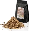 A bag of whisky smoker chips and a pile of chips in front of it, on a white background. Náhled obrázku produktu