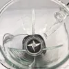 A close-up, top-down view inside a blender jar, focusing on the blades. Voir les images du produit