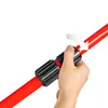 A hand is shown adjusting a black and red connector on a red telescopic pole. Produktbild-Vorschau