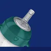 A close-up view of the top of a green baby bottle with a clear straw. Produktbild-Vorschau