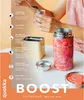 A person is shown adding tea leaves to a small metal container, with a Quokka Boost thermos in the foreground. Anteprima dell’immagine prodotto