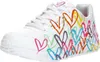 A single white sneaker with colorful heart designs. Voir les images du produit
