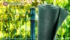A roll of dark green privacy screen material is shown in front of a green wire fence and blurred green foliage. Anteprima dell’immagine prodotto