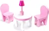 A miniature dollhouse furniture set including a table and two chairs with a lamp on the table. Voir les images du produit