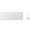 A white wireless charger and its charging cable are displayed against a white background. Produktbild-Vorschau