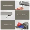 A collage of three images showcasing features of a faucet, with text overlays in German. Voir les images du produit