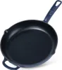 A dark blue cast iron frying pan with a blue handle is shown against a white background. Produktbild-Vorschau