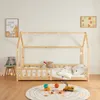 A child's house bed with bedding and stuffed animals, set in a room with wall art and a rug on the floor. Anteprima dell’immagine prodotto