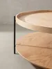 Nahaufnahme des schwarzen Metallgestells und der Verbindung zur Tischplatte aus Eichenholz, die die minimalistische Ästhetik unterstreicht._#sku_BARWL6.491# Produktbild-Vorschau