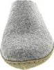 A close-up view of a single grey felt slipper with a tan sole. Produktbild-Vorschau