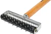 Rouleau perforateur pour papier peint avec manche en bois Voir les images du produit 2