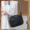 EDIBAZZAR | Schwarze Schultertasche aus Leder, elegante Produktbild-Vorschau 10
