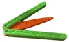 A product shot of a carrot-shaped toy. Voir les images du produit