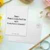 Mr. & Mrs. Panda Postkarte Spruch Oma Familienchefin - Weiß Produktbild-Vorschau 3