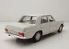 Welly 24091W Mercedes 220 Strichacht /8 W114 1968 weiß 1:24 Produktbild-Vorschau 2
