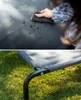 A collage showing a hand cleaning a pet bed and a close-up of the pet bed's frame on grass. Anteprima dell’immagine prodotto