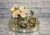 A decorative tray with golden apples and a vase of flowers. Anteprima dell’immagine prodotto