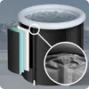 An illustration showing the layered construction of an inflatable ice bath, with a close-up detail of the material. Produktbild-Vorschau