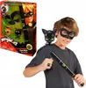 A boy wearing a Cat Noir costume, with the product packaging in the background. Anteprima dell’immagine prodotto