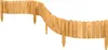 A curved wooden garden border fence with pointed stakes. Voir les images du produit