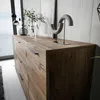 Komoda ONYX LOFT na nožičkách Flagstaff Oak Čierne úchyty Náhľad obrázku produktu 6