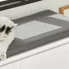 Nahaufnahme des grauen Polsters der SoBuy Schuhbank FSR136-W mit einer liegenden Katze Náhľad obrázku produktu