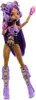 A Monster High doll standing and posing. Voir les images du produit