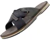 Auf dem Bild ist ein blauer flacher Schuh zu sehen der eine elegante und schlichte Form hat. Der Schuh ist von der Seite abgebildet und zeigt die gesamte Silhouette. Produktbild-Vorschau