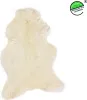 A single sheepskin rug is displayed against a white background. Voir les images du produit