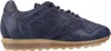 A side view of a blue sneaker with a tan sole. Voir les images du produit