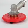 Close-up of a trimmer head with a red guard. Podgląd zdjęcia produktu