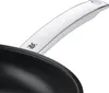 A close-up shot of the handle and rim of a black frying pan. Produktbild-Vorschau