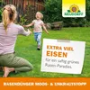 Mutter kniet auf Rasen, Tochter läuft lachend Text: Extra viel Eisen für saftig grünes Rasenparadies Produktbild-Vorschau