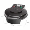 A black Bomann waffle maker is shown from a slightly elevated diagonal angle against a white background. Dimensions are indicated with lines and text. Náhled obrázku produktu