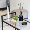 A close-up shot of decorative items on a glass shelf. Voir les images du produit