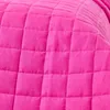 A close-up view of a pink quilted blanket. Produktbild-Vorschau