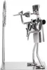 A metal figurine of a dart player aiming at a dartboard. Náhled obrázku produktu