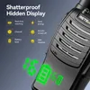 Close-up of a walkie-talkie with feature callouts and a digital display. Voir les images du produit