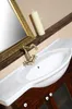 A close-up shot of a bathroom sink and faucet. Anteprima dell’immagine prodotto