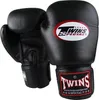 A pair of black boxing gloves. Produktbild-Vorschau