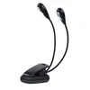 A black clip-on LED reading light with two adjustable gooseneck arms and two LED lights. Voir les images du produit