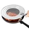 A hand is holding a splatter screen over a frying pan with a steak inside. Produktbild-Vorschau