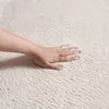 Tapis beige shaggy doux avec forme de vague moderne Taille Voir les images du produit 2
