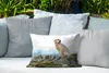 MuchoWow® Outdoor Kissen - Ein Golden Retriever sitzt auf Produktbild-Vorschau 4