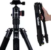 A black Rollei C5i camera tripod is shown, with one leg being held by a person's hand. Anteprima dell’immagine prodotto