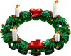 A LEGO Christmas wreath with candles and red bows. Podgląd zdjęcia produktu