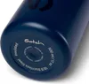 Close-up of the bottom of a blue water bottle, showing branding and specifications. Voir les images du produit