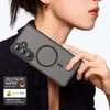 A person is holding a smartphone case with a magnetic ring on the back. Produktbild-Vorschau