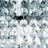 A close-up view of a chandelier with many hanging crystal-like pendants. Produktbild-Vorschau